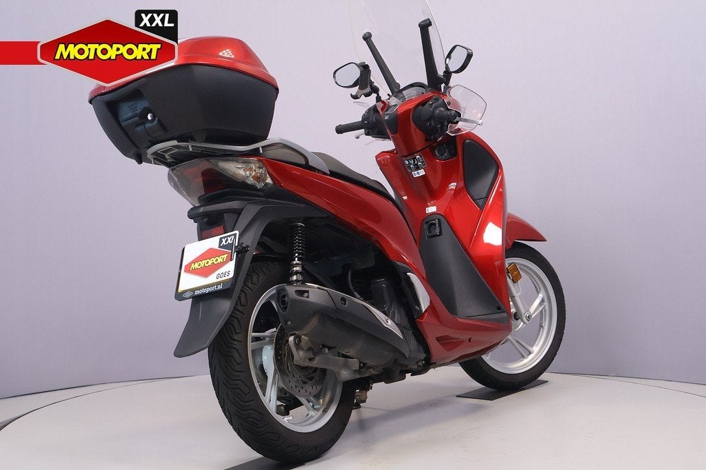 Honda SH 150 (bj 2017), Motoren, Motoren | Honda, Scooter, Honda Motor Europe Ltd, Bedrijf, Customer.service@honda-eu.com
