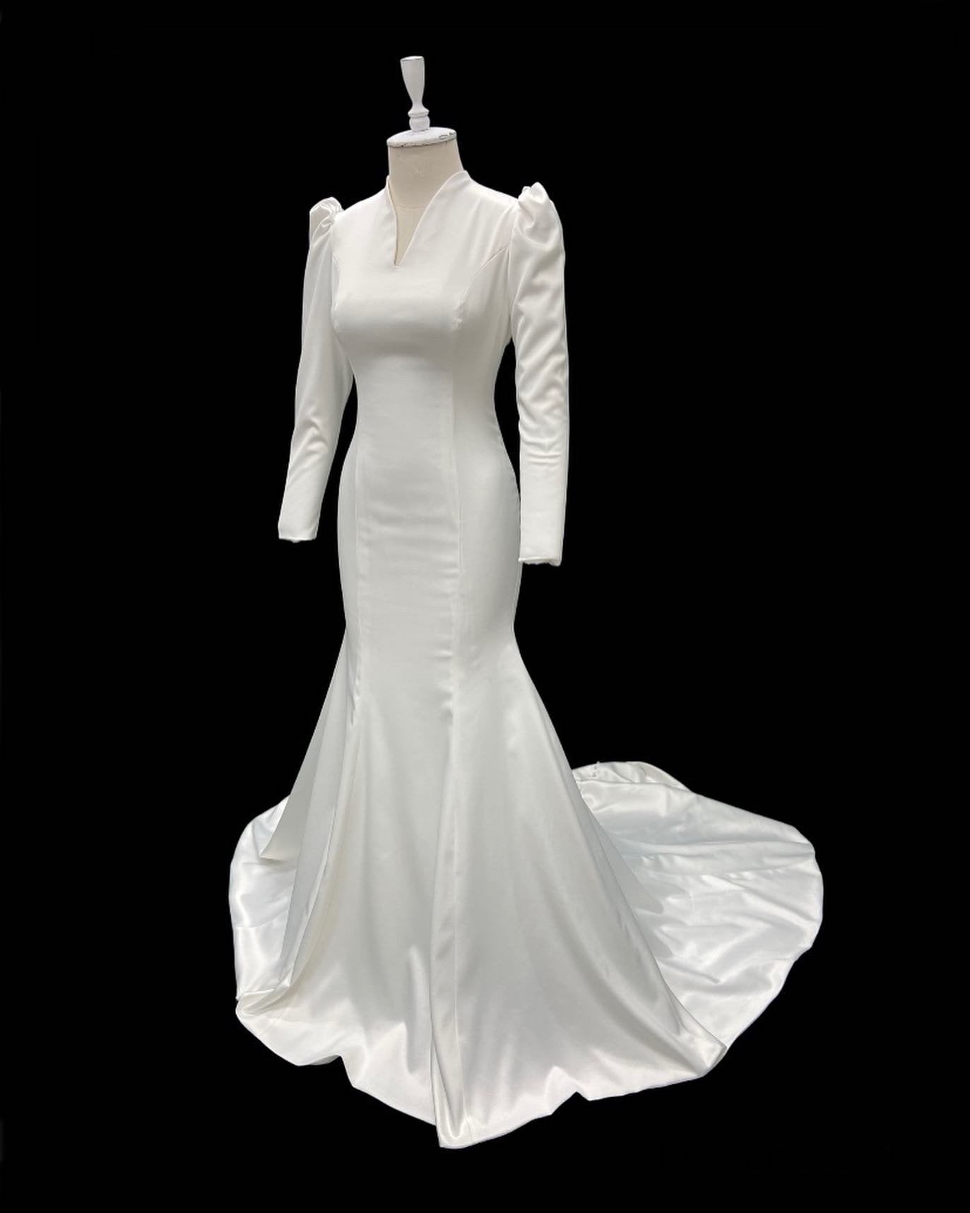 36 maat satijn bruidsjurk, Kleding | Dames, Trouwkleding en Trouwaccessoires, Ozlem__bahadir@hotmail.com, Ophalen of Verzenden