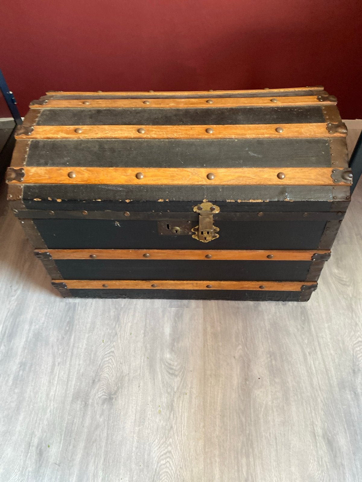 Antieke houten koffer/kist met metalen accenten, Ophalen, 50 – 75, Minder dan 50 cm, Gebruikt