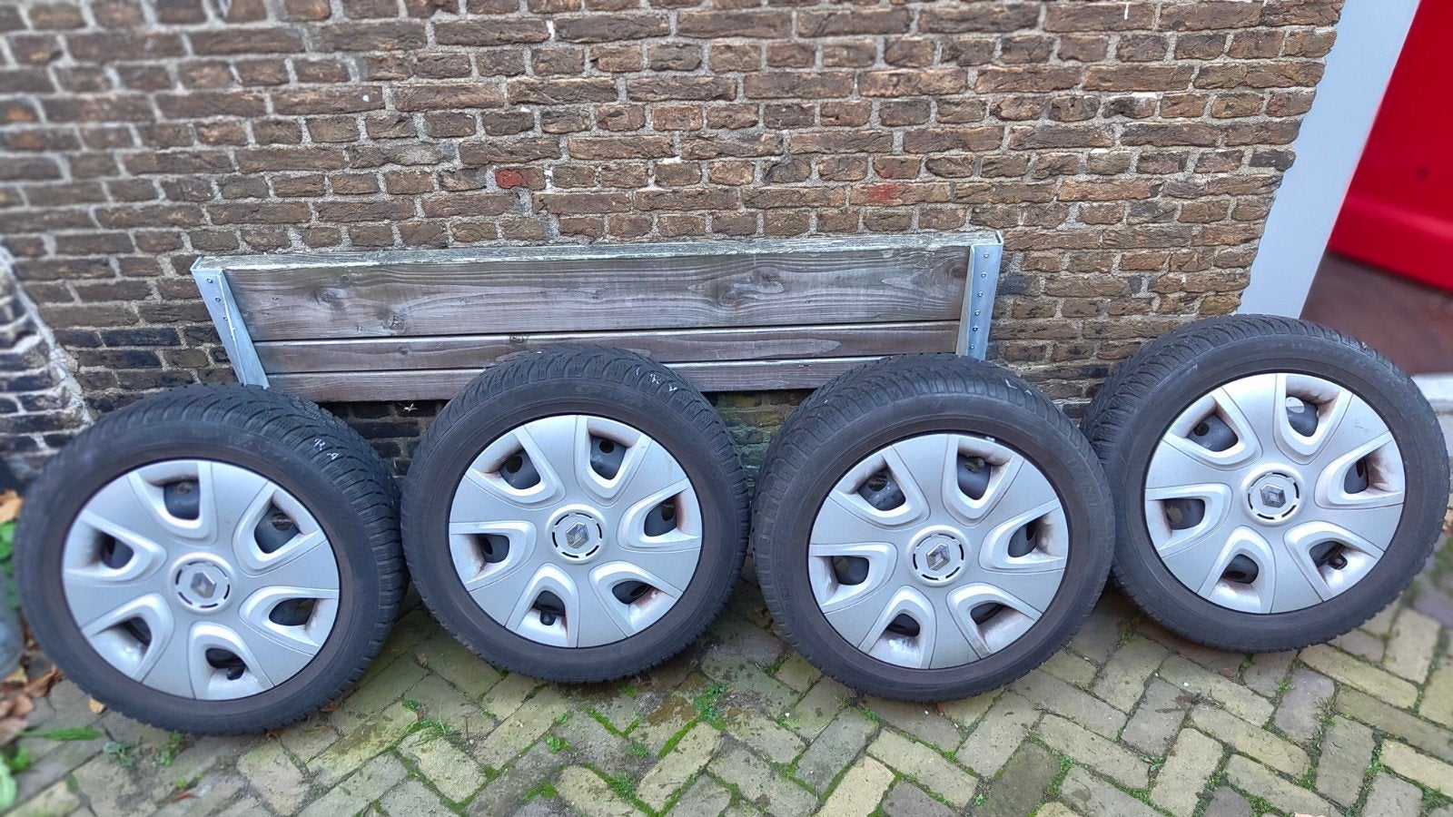 Renault Megane 3 stalen velgen + winterbanden + doppen, Ophalen, Renault