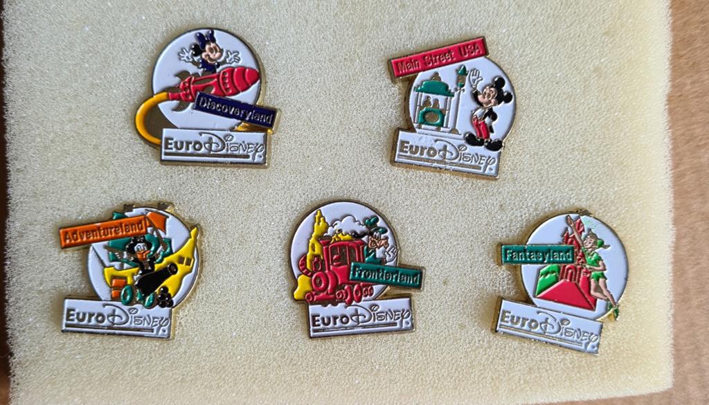 EURO DISNEY Parijs pins 5 stuks -hele serie, Verzamelen, Ophalen of Verzenden, Mickey Mouse, Zo goed als nieuw, Overige typen