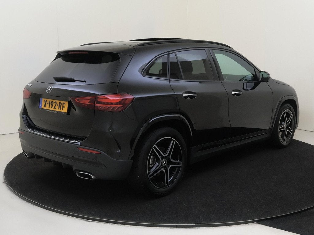 Mercedes-Benz GLA-klasse 180 AMG Line Premium Plus /Panorama, Auto's, Mercedes-Benz, Gebruikt, 4 cilinders, Origineel Nederlands
