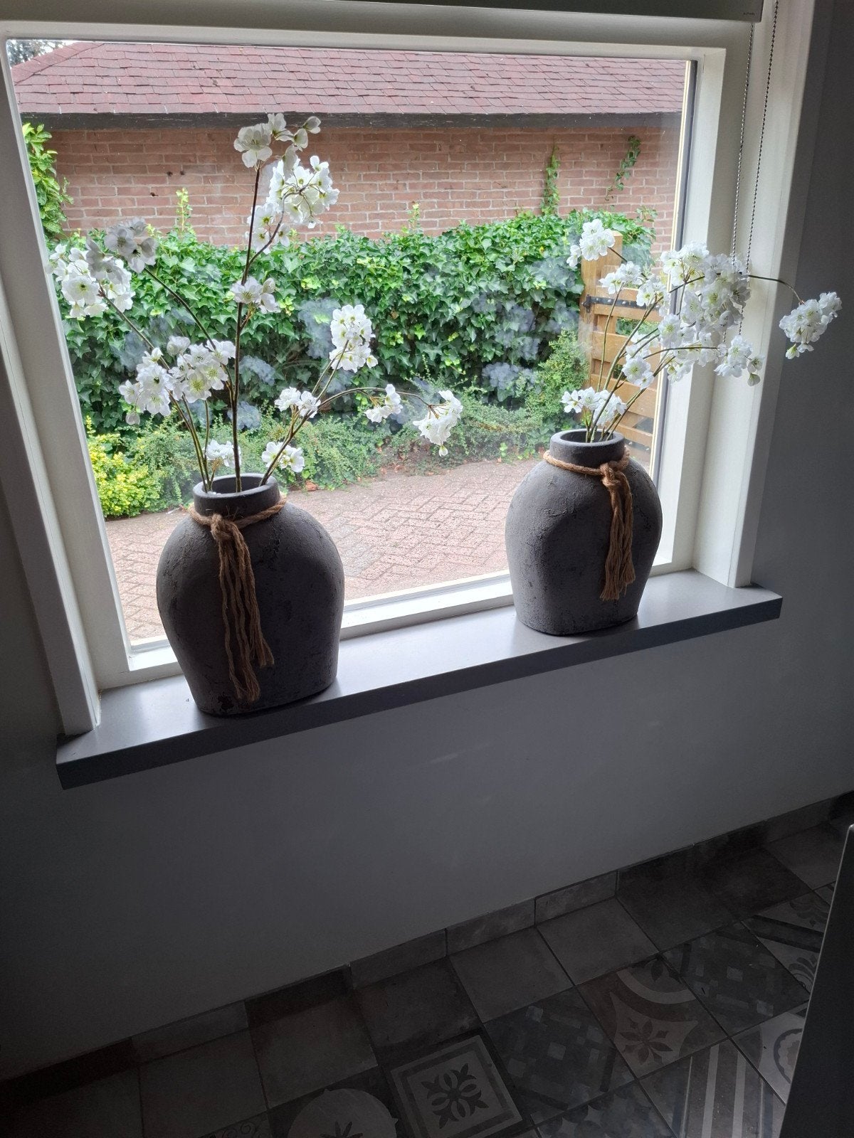 Design vazen/potten., Ophalen of Verzenden, Gebruikt, Grijs, Steen/keramiek