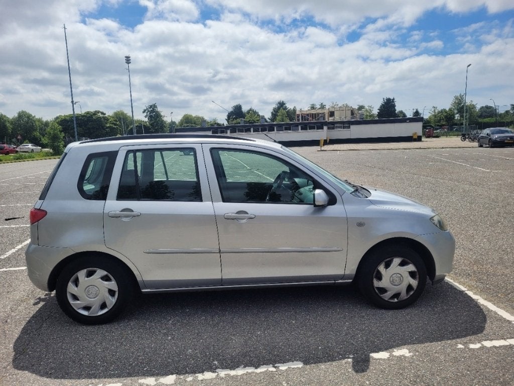 Mazda 2 2005/1.4 met Airco + Nieuwe Batterij+ coupling, Auto's, Voorwielaandrijving, 1025 kg, 40 €/maand, 4 cilinders