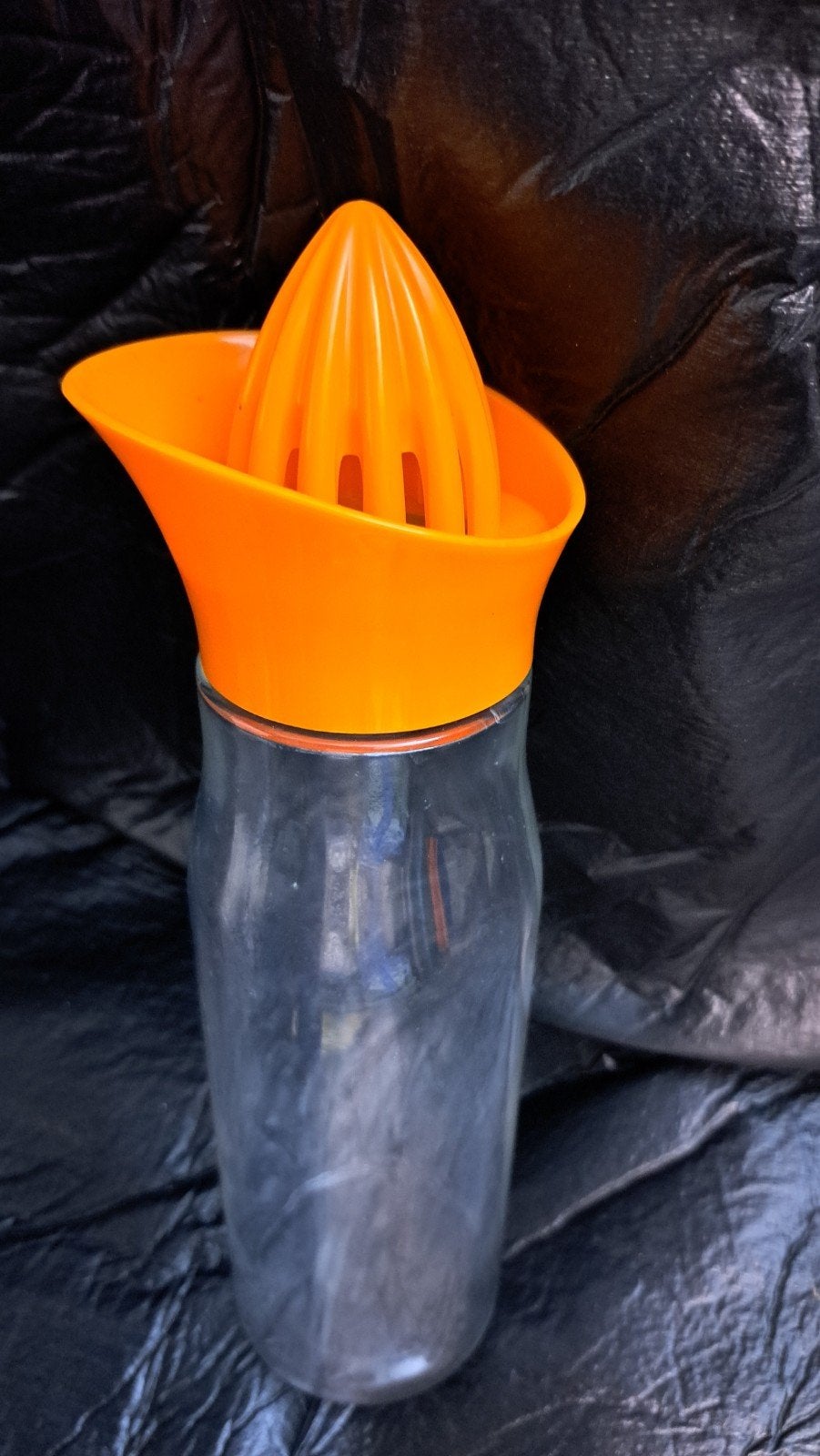 Glazen fles met citruspers opzetstuk, Ophalen of Verzenden, Oranje, Glas, Overige typen
