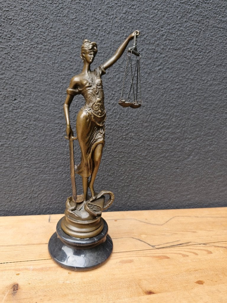 schitterende bronzen vrouwe justitia advocaat jurist, Ophalen of Verzenden, Brons, Beeld
