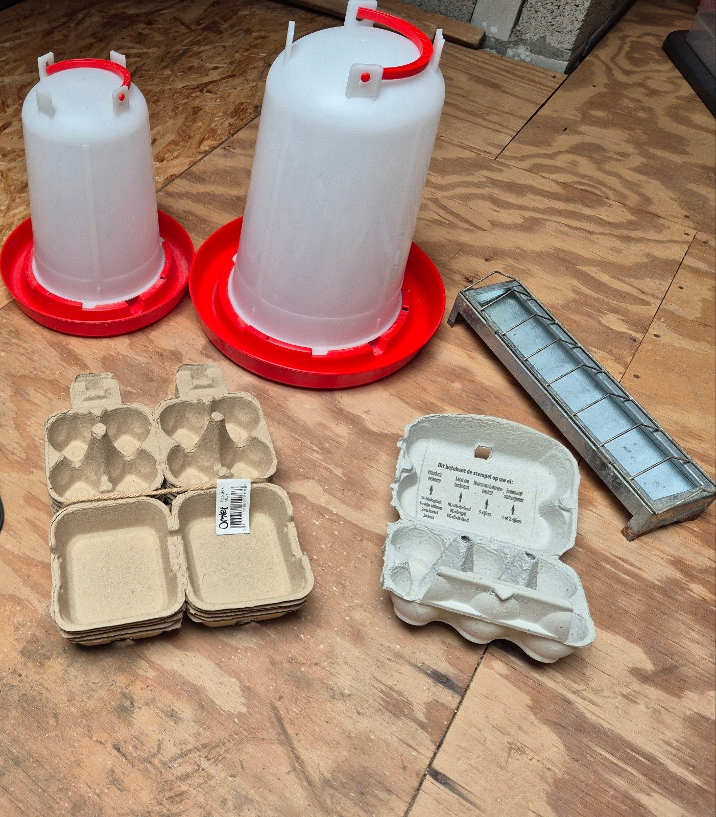Kippen voerbak, drinkbakken en eierdozen, Ophalen, Gebruikt, Drinken en Voederen