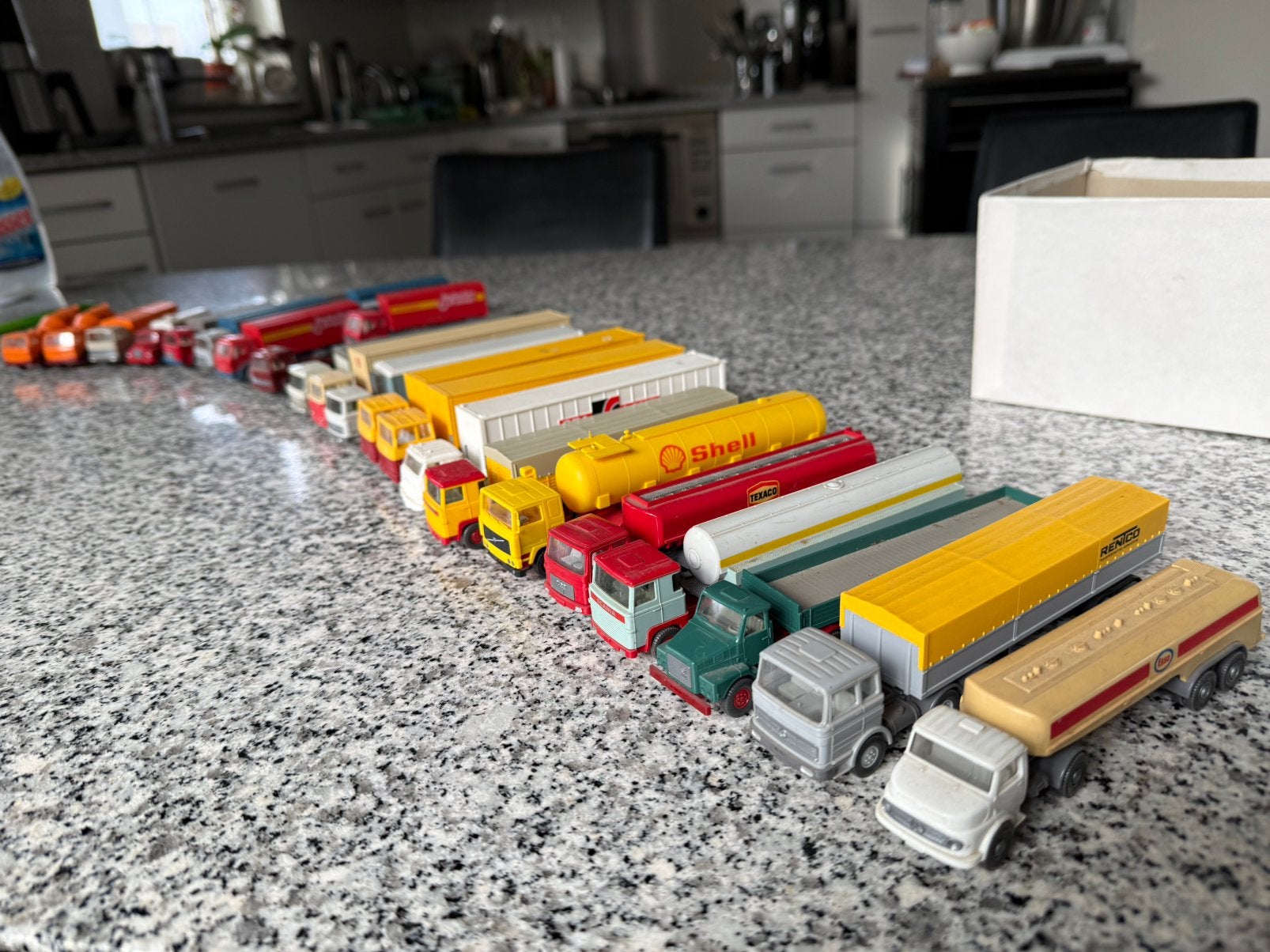 23 Wiking miniatuur vrachtauto’s 1:87 + 2 Majorette auto’s., Ophalen of Verzenden, Gebruikt, Bus of Vrachtwagen, Wiking