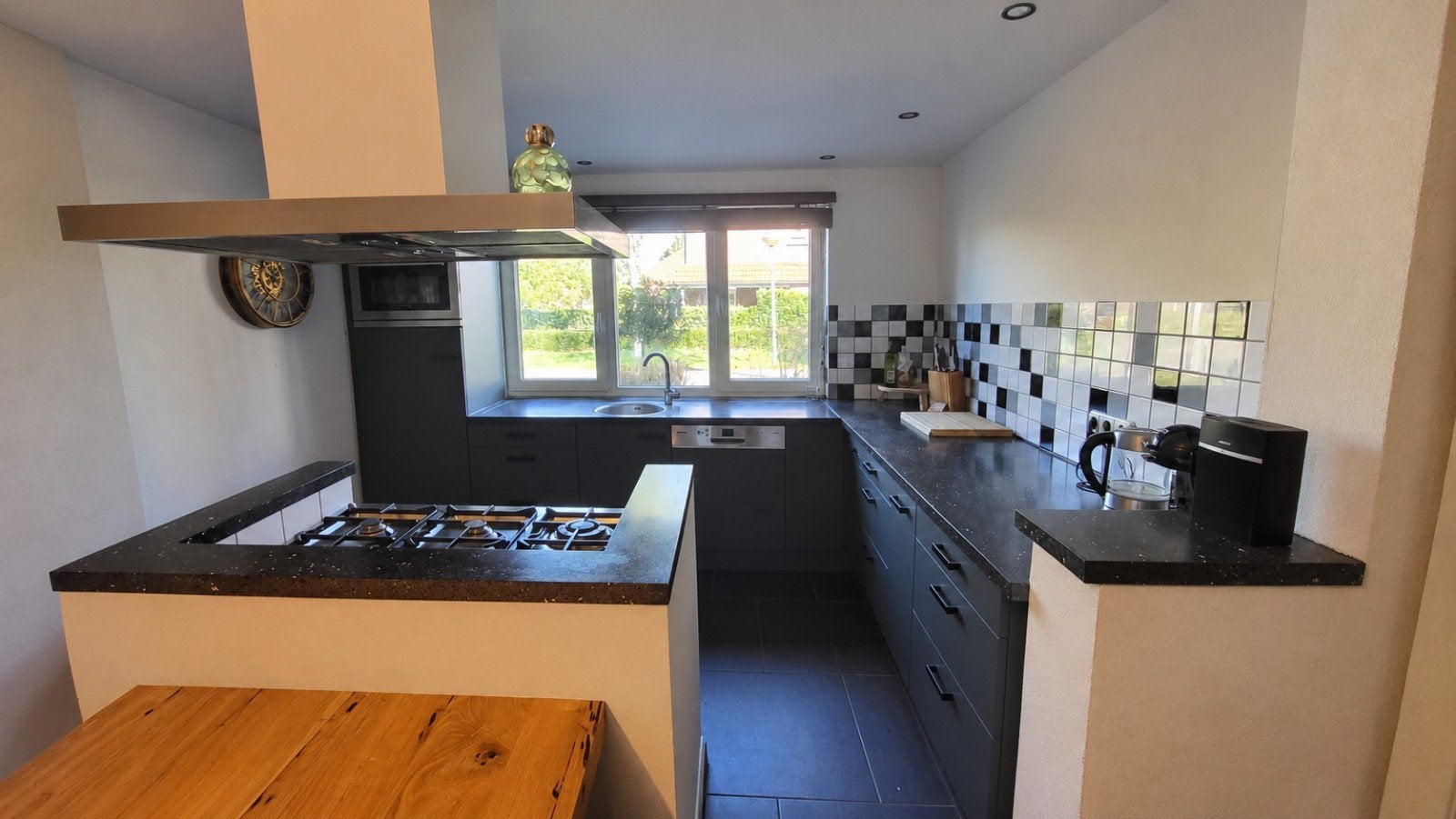 Moderne hoekkeuken met apparatuur - Grijs, Huis en Inrichting, Ophalen, Gebruikt, Hoekkeuken, Composiet