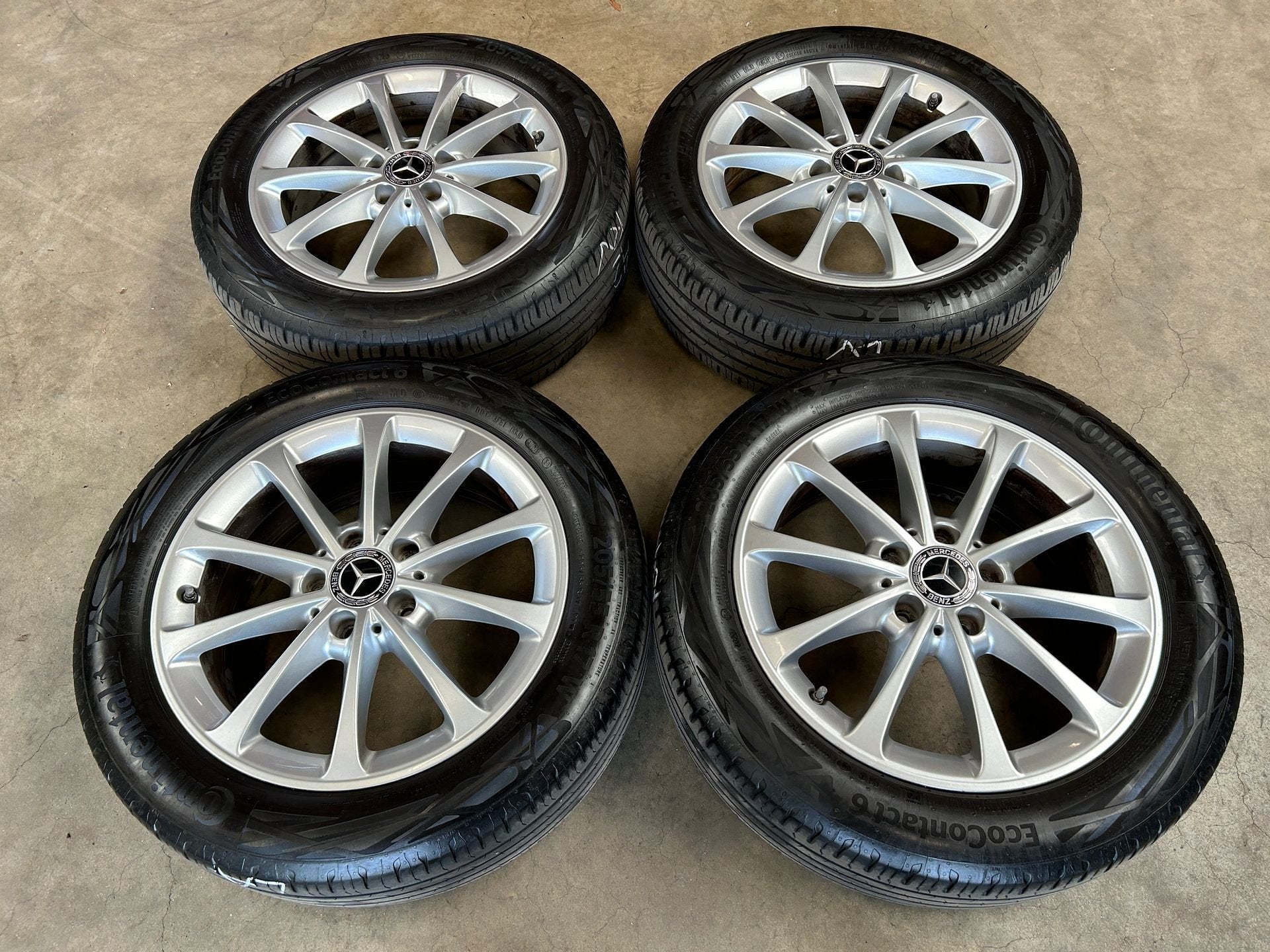 ✅ 17 inch originele velgen + zomerbanden MB A, B klasse CLA, Auto-onderdelen, Gebruikt, -, -, Banden en Velgen