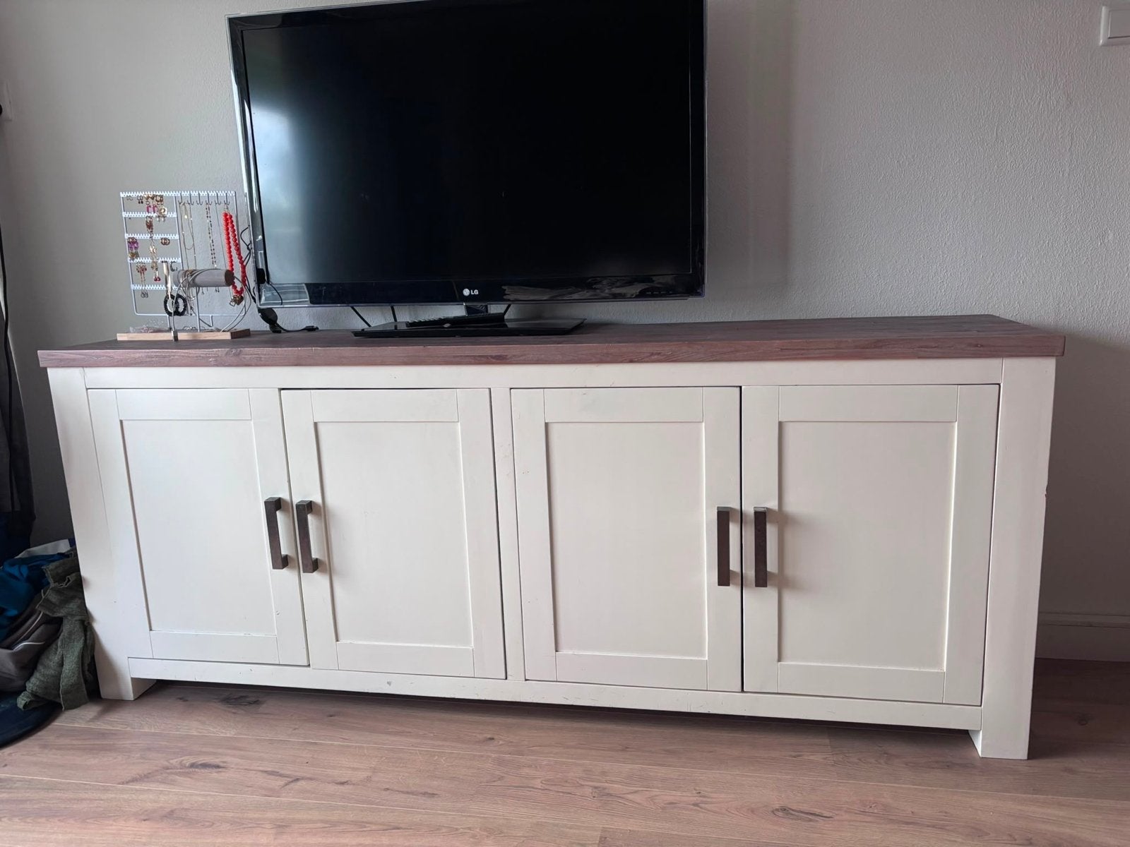 Landelijk TV-meubel/dressoir met 4 deuren, Ophalen, Gebruikt, 150 tot 200 cm, Minder dan 100 cm