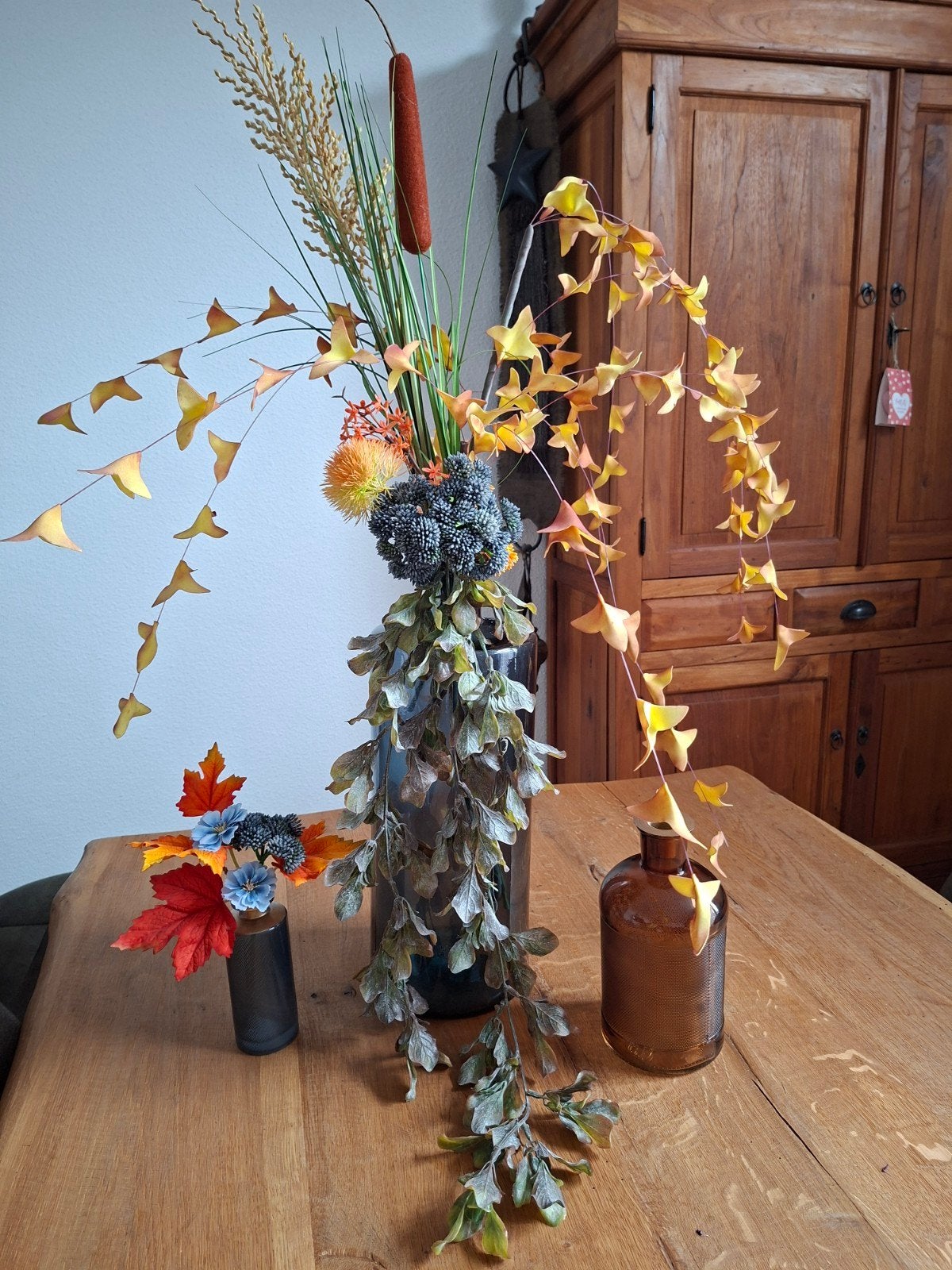 vaas met kunstbloemen, Ophalen