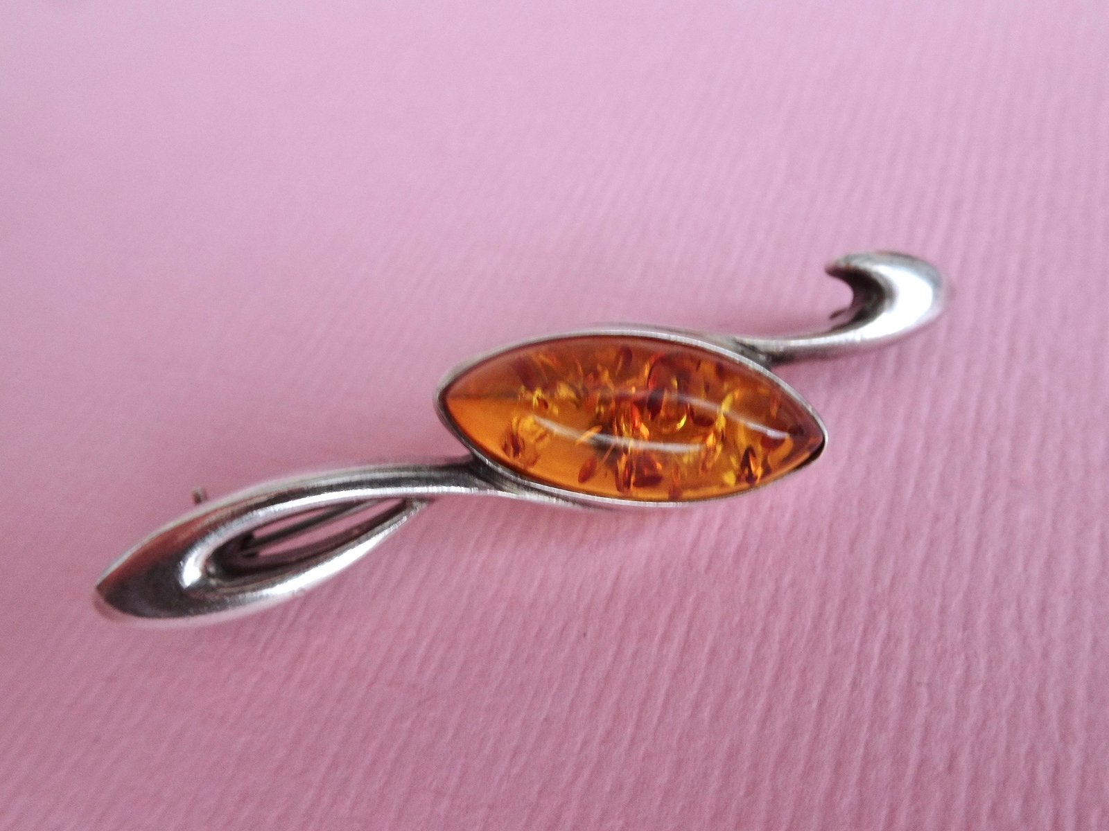jwg Vintage 60s amber barnsteen steen design broche zilver, Verzenden, Zilver, Broche, Met edelsteen