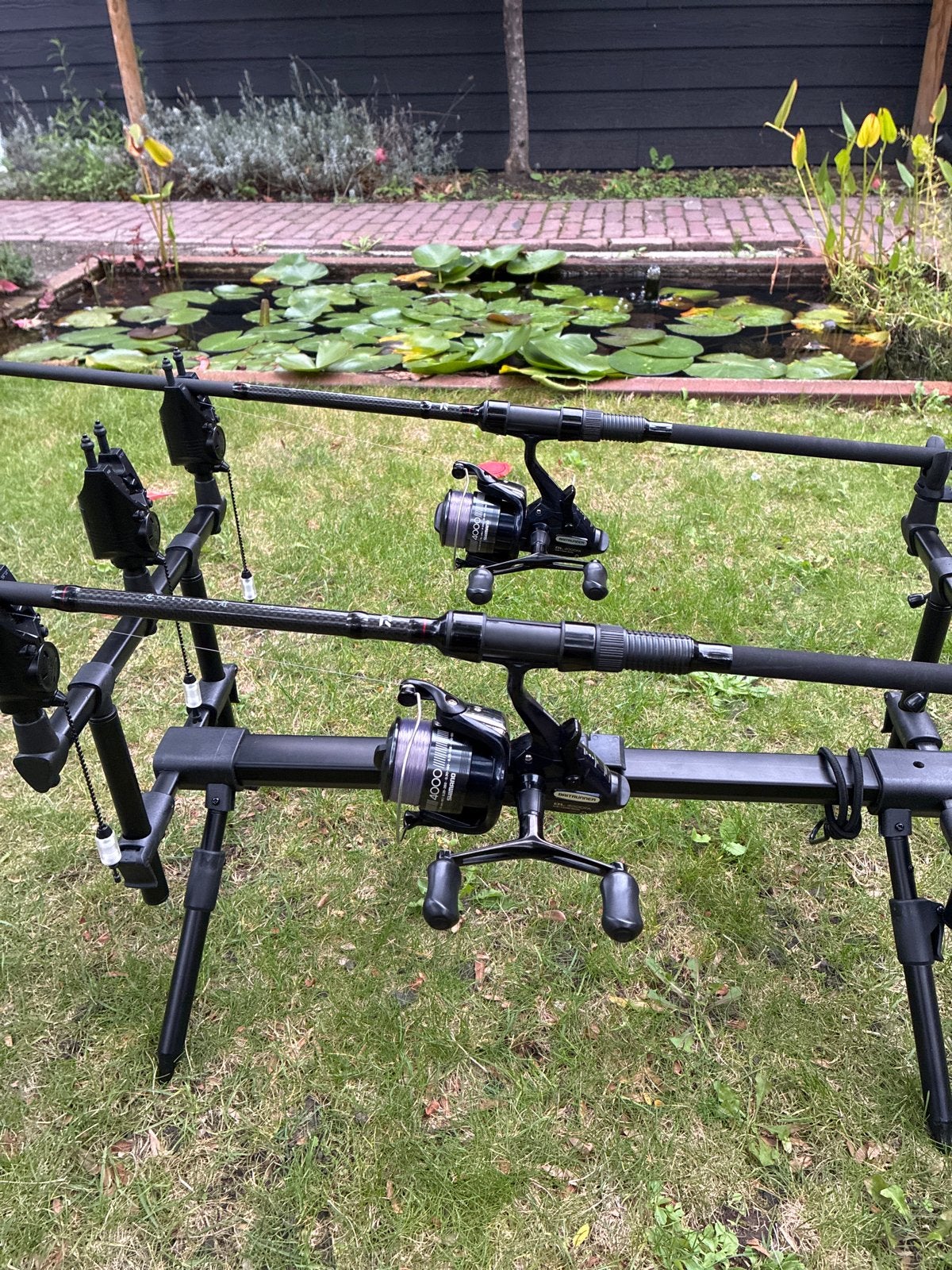 2 x Shimano DL 4000 Baitrunners met Gamakatsu G-Line, Ophalen of Verzenden, Zo goed als nieuw, Molen