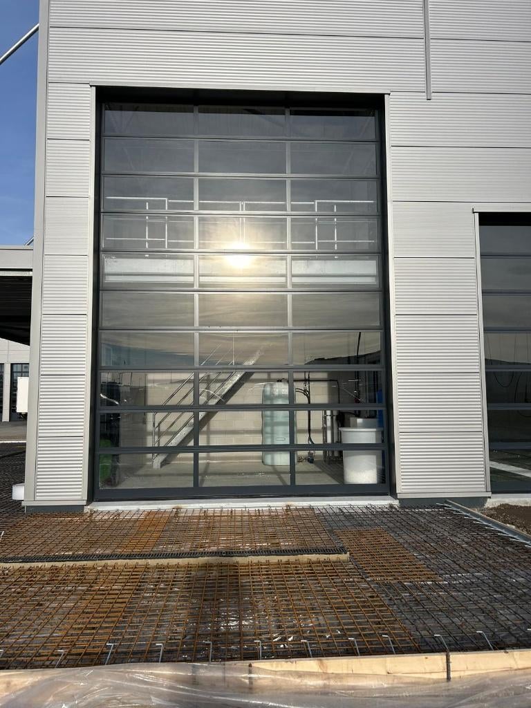 Crawford Overheaddeur / Roldeur – 4540 x 6000 mm – RAL 7016, Doe-het-zelf en Verbouw, Deuren en Horren, Ophalen, Glas, 120 cm of meer