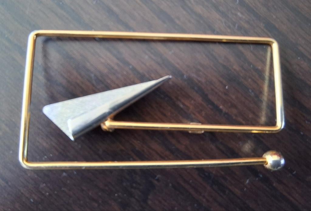 Elegante broche, goudkleurig met zilverkleurig accent, Overige materialen, 4 tot 7 cm, Gebruikt, Ophalen of Verzenden