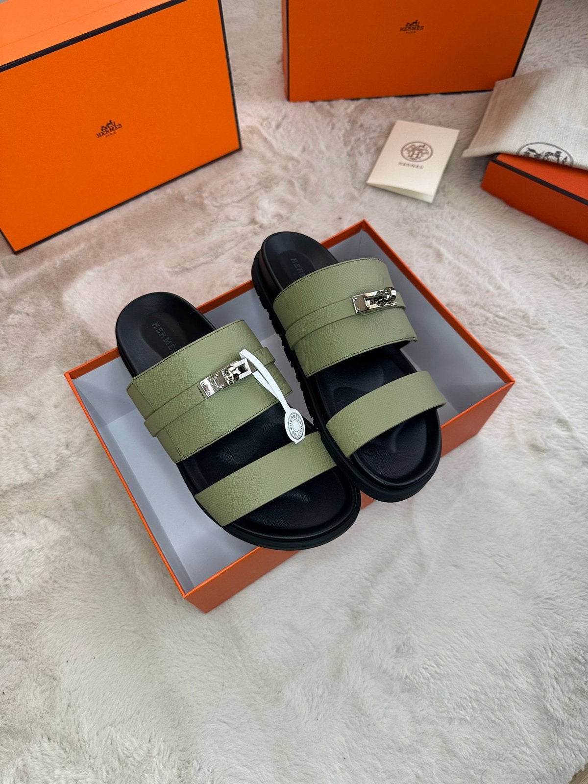 Hermes Jackson slippers groen 40 tm 47 nieuw voorraad !!, Ophalen of Verzenden, Nieuw, Zwart