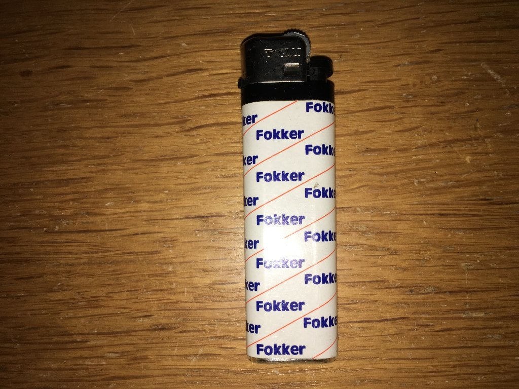 10x Fokker aansteker VFW 614 speldjes kofferlabel button pen, Verzamelen, Ophalen of Verzenden, Zo goed als nieuw, Kaart, Foto of Prent