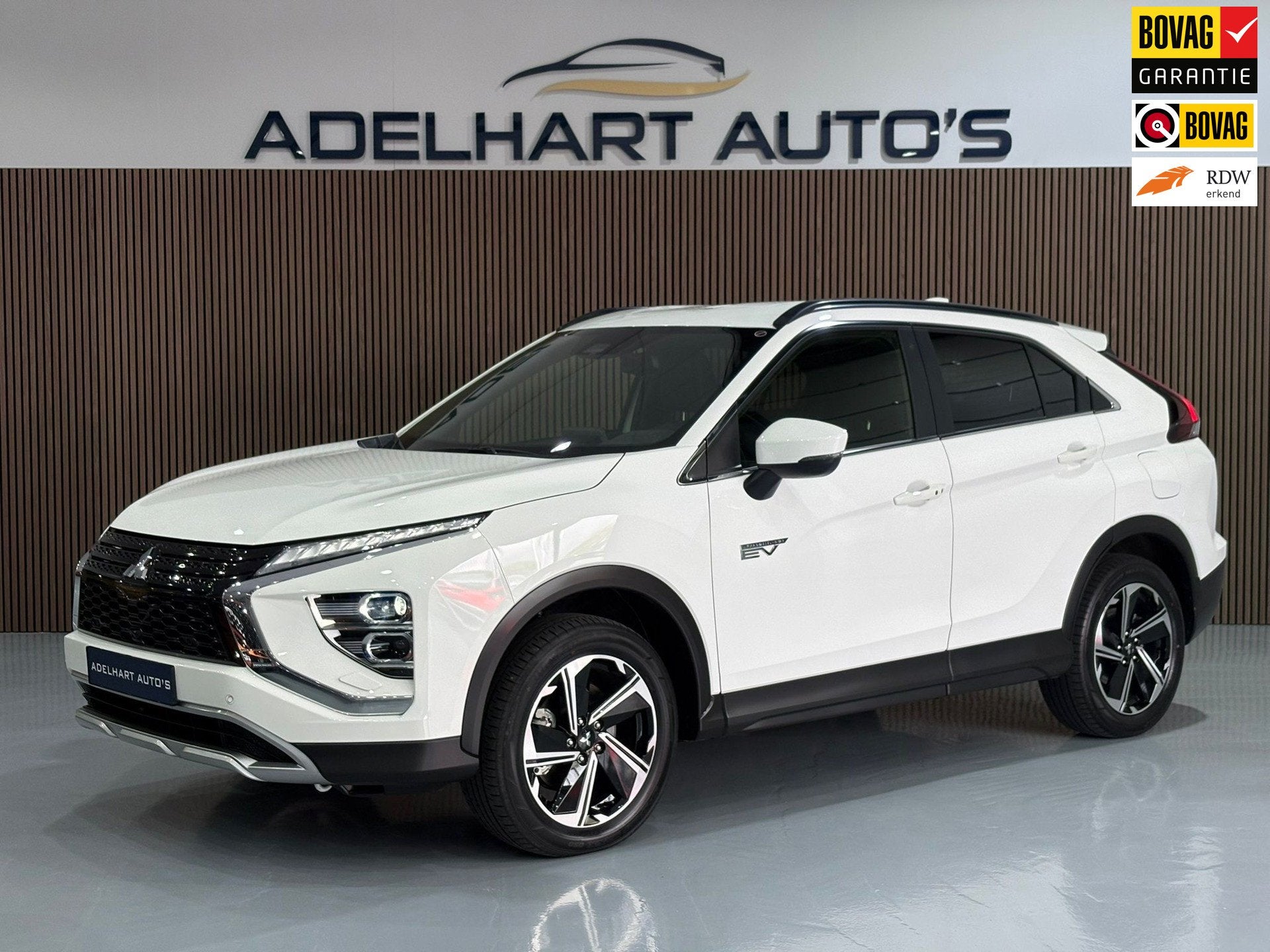 Mitsubishi Eclipse Cross 2.4 PHEV / Navigatie full map / Cam, Automaat, 188 pk, Zwart, 4 cilinders