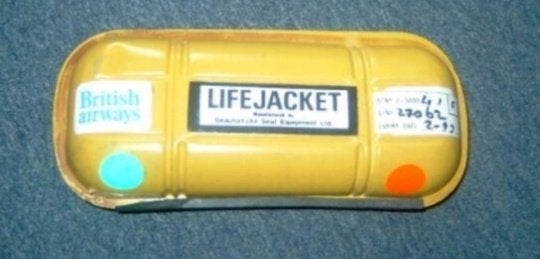 Empty Lifejacket holder British airways, Verzamelen, Ophalen of Verzenden, Gebruikt, Patch, Badge of Embleem