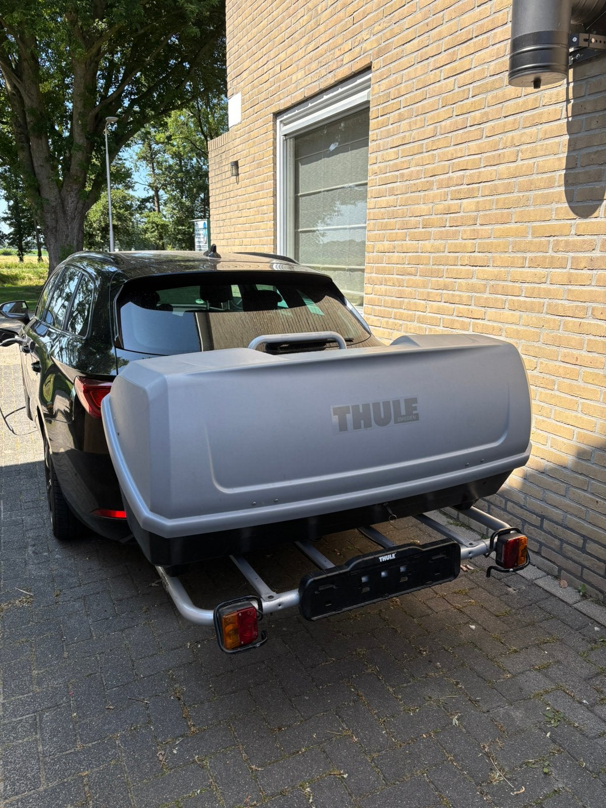 Te huur: Thule BackUp Bagagebox / Trekhaakkoffer 420L, Auto diversen, Dakkoffers, Ophalen, Zo goed als nieuw