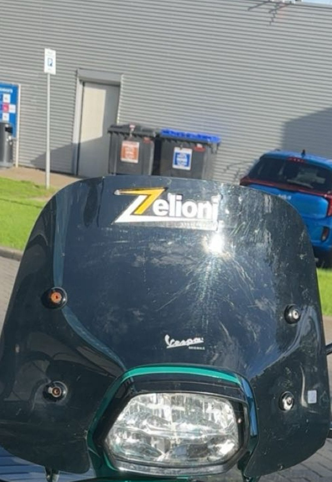 Vespa sprint laag windscherm, Ophalen of Verzenden, Zo goed als nieuw