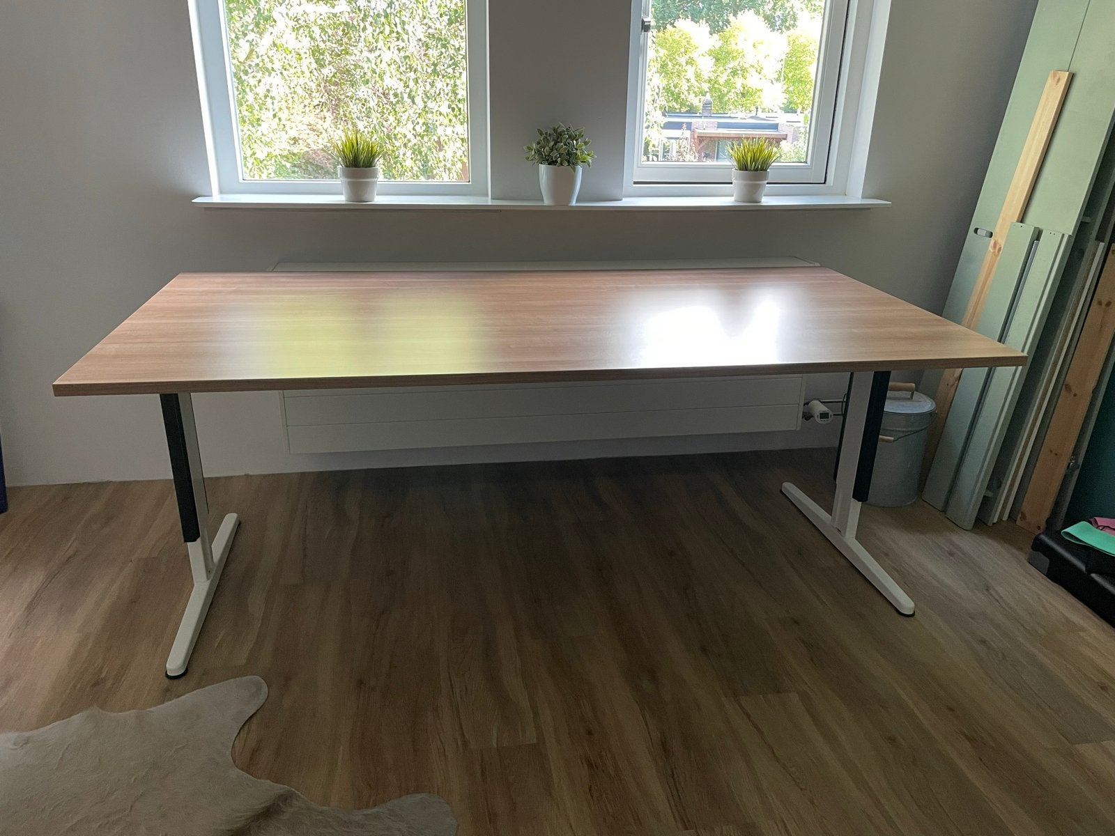 Modern bureau met kabelgoot - Aspa facility. Als nieuw, Ophalen, Overige typen, Hout, 100 cm