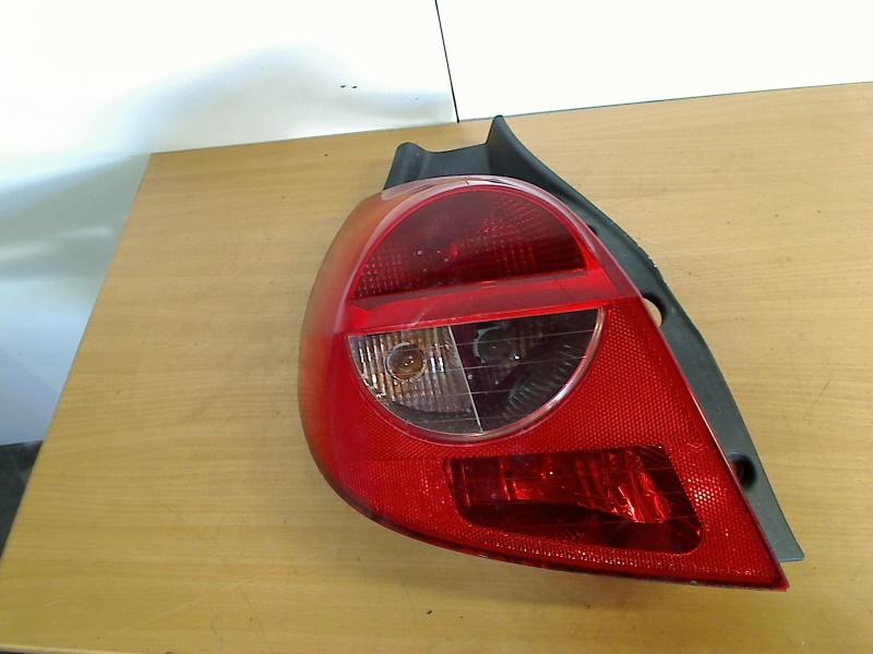 Achterlicht Links Renault Clio III (SR) (2005-11/2014-12), Gebruikt, Renault Deutschland AG, Dialog.deutschland@renault.de, Peter-Huppertz-Straße 5, Köln 51063, , Duitsland