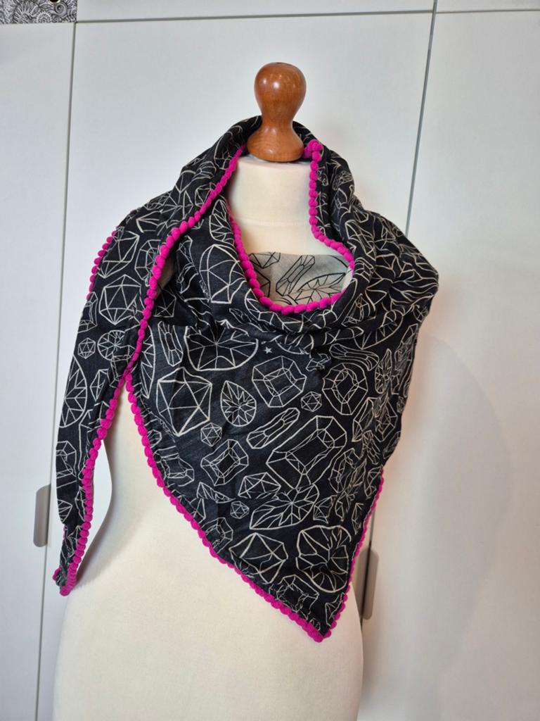 POM AMSTERDAM Driehoekige Sjaal met Diamantprint en Pompoms, POM AMSTERDAM, Verzenden, Nieuw, Sjaal