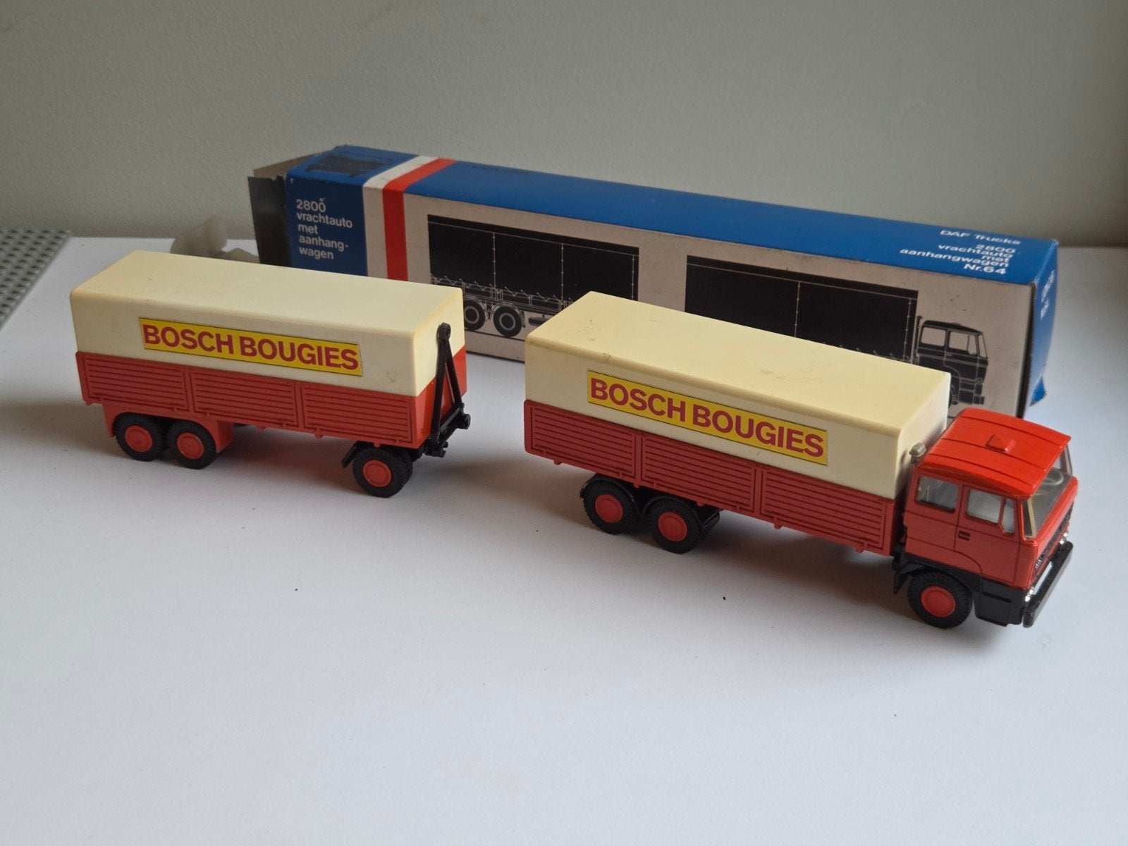 Lion Cars nr. 64  DAF Trucks 2800 vrachtauto, Hobby en Vrije tijd, Modelauto's | 1:50, Ophalen of Verzenden, Gebruikt, Bus of Vrachtwagen