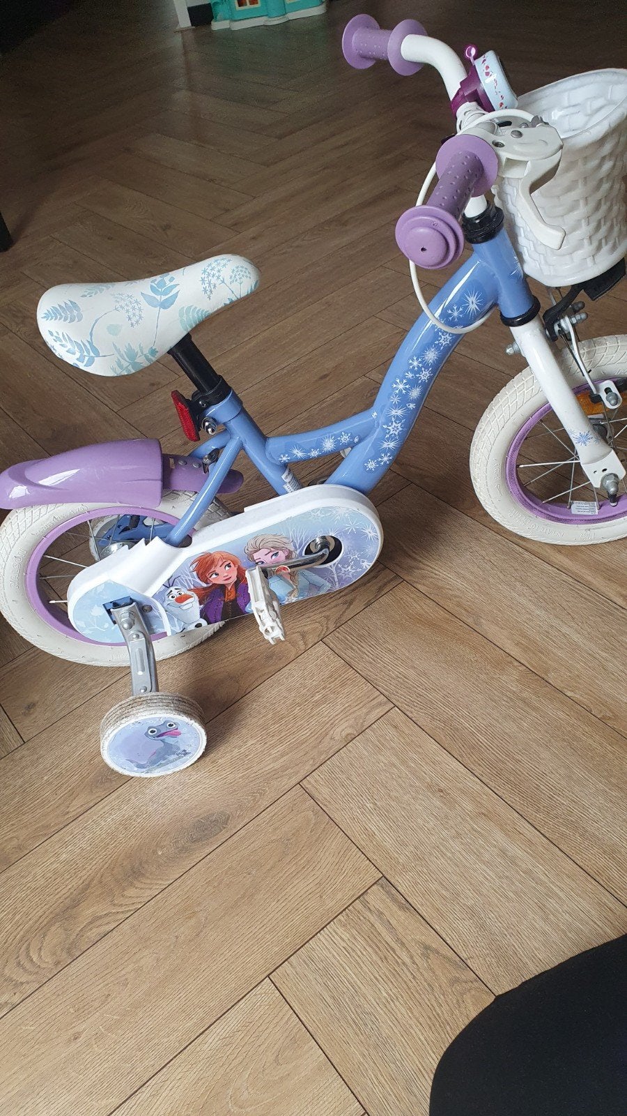 Kinderfiets Frozen met zijwieltjes en mandje, Fietsen en Brommers, Fietsen | Kinderfietsjes, Ophalen, Zo goed als nieuw, Minder dan 16 inch