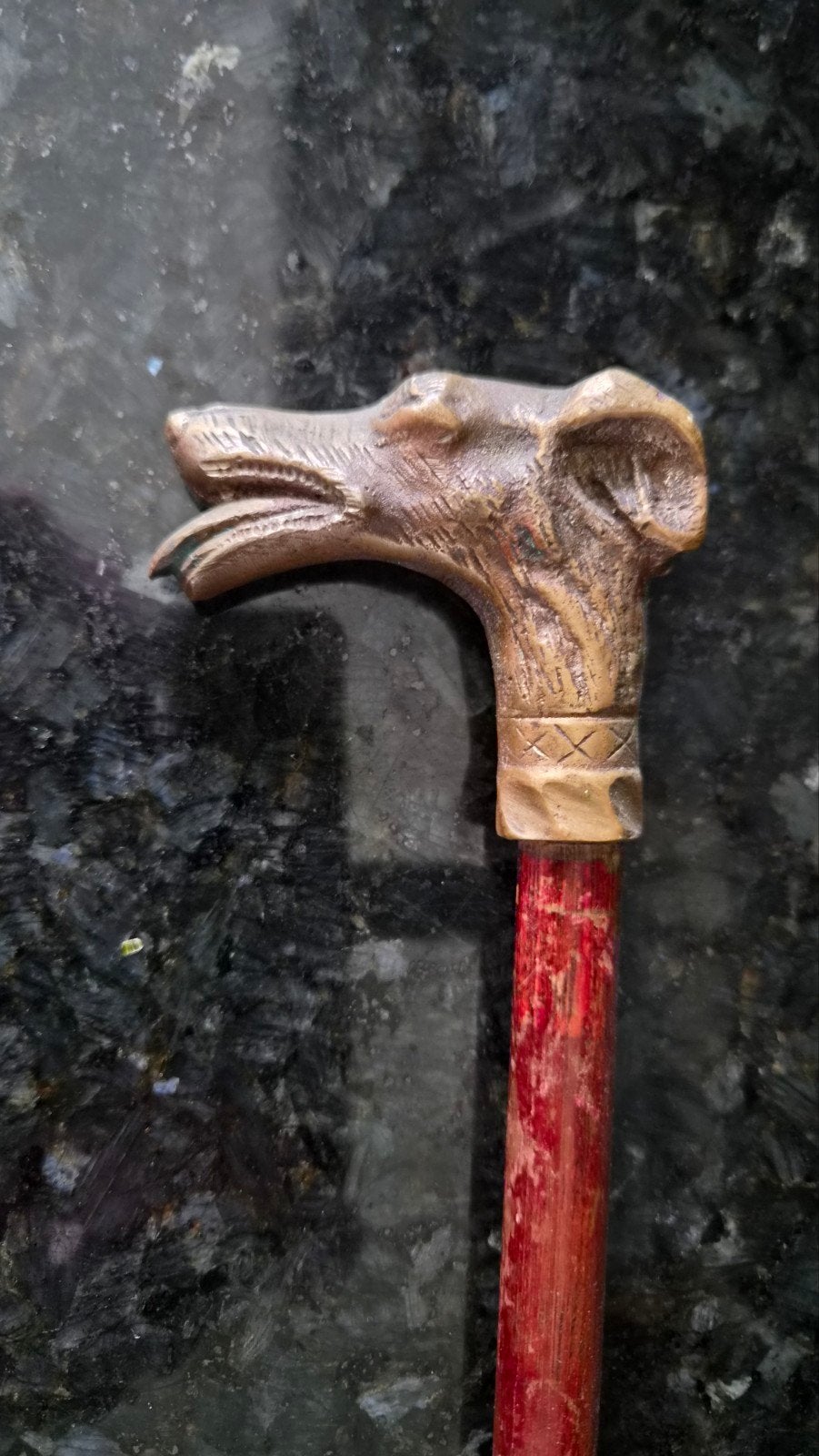 Wandelstok met een handvat van een hazewindhond van brons, Antiek en Kunst, Antiek | Overige Antiek, Ophalen of Verzenden