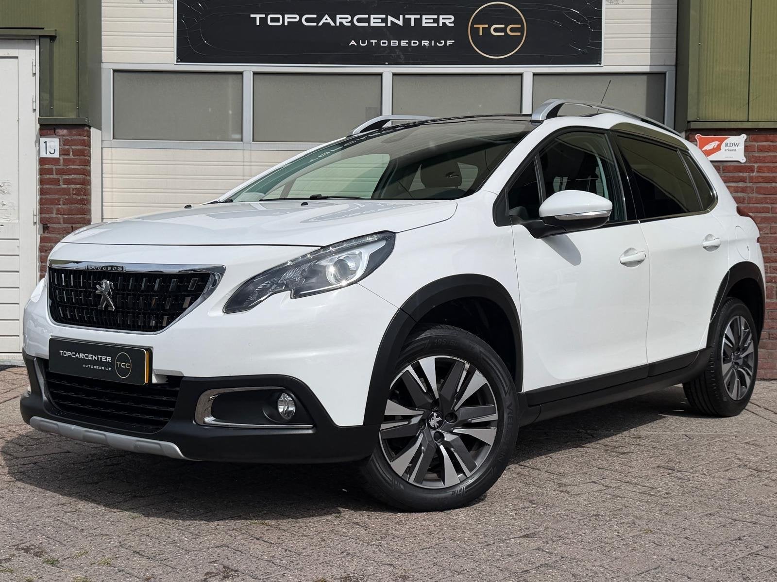 Peugeot 2008 1.2 Executive/PANO/STOELV/CARPLAY/TREKH/APK/NAP, Voorwielaandrijving, Euro 6, Bedrijf, Handgeschakeld