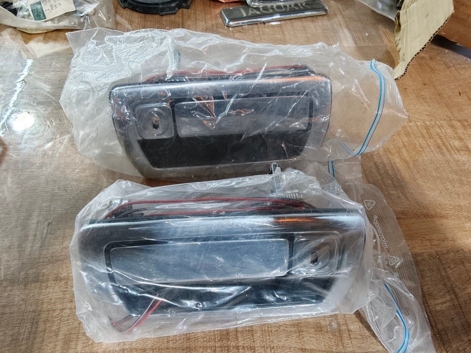 Jaguar XJ40 XJ6 XJ12 Deurklinken Voor Links Rechts Nieuw, Auto-onderdelen, Deur, Ophalen of Verzenden, Jaguar, Nieuw