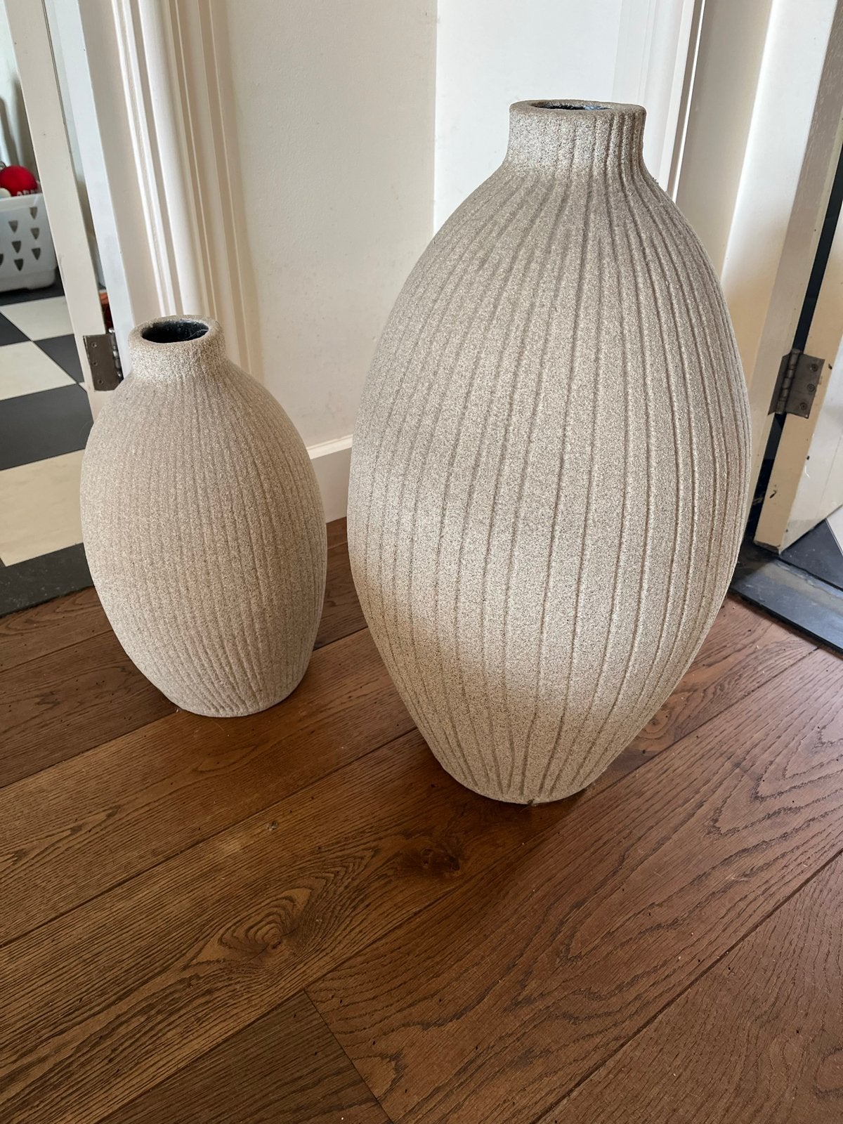 Set van 2 vazen., Huis en Inrichting, Woonaccessoires | Vazen, Ophalen, Beige, Zo goed als nieuw, Steen/keramiek