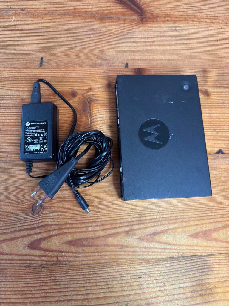 Motorola VIP1853 Digitale TV Decoder met Adapter, Ophalen of Verzenden, Gebruikt, Decoder