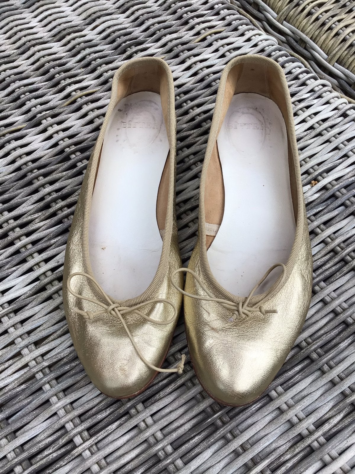 Ballerina’s , flatjes, Leer mt 39 Goud. Merk Bitter., Kleding | Dames, Schoenen, Ophalen of Verzenden, Zo goed als nieuw, Overige kleuren