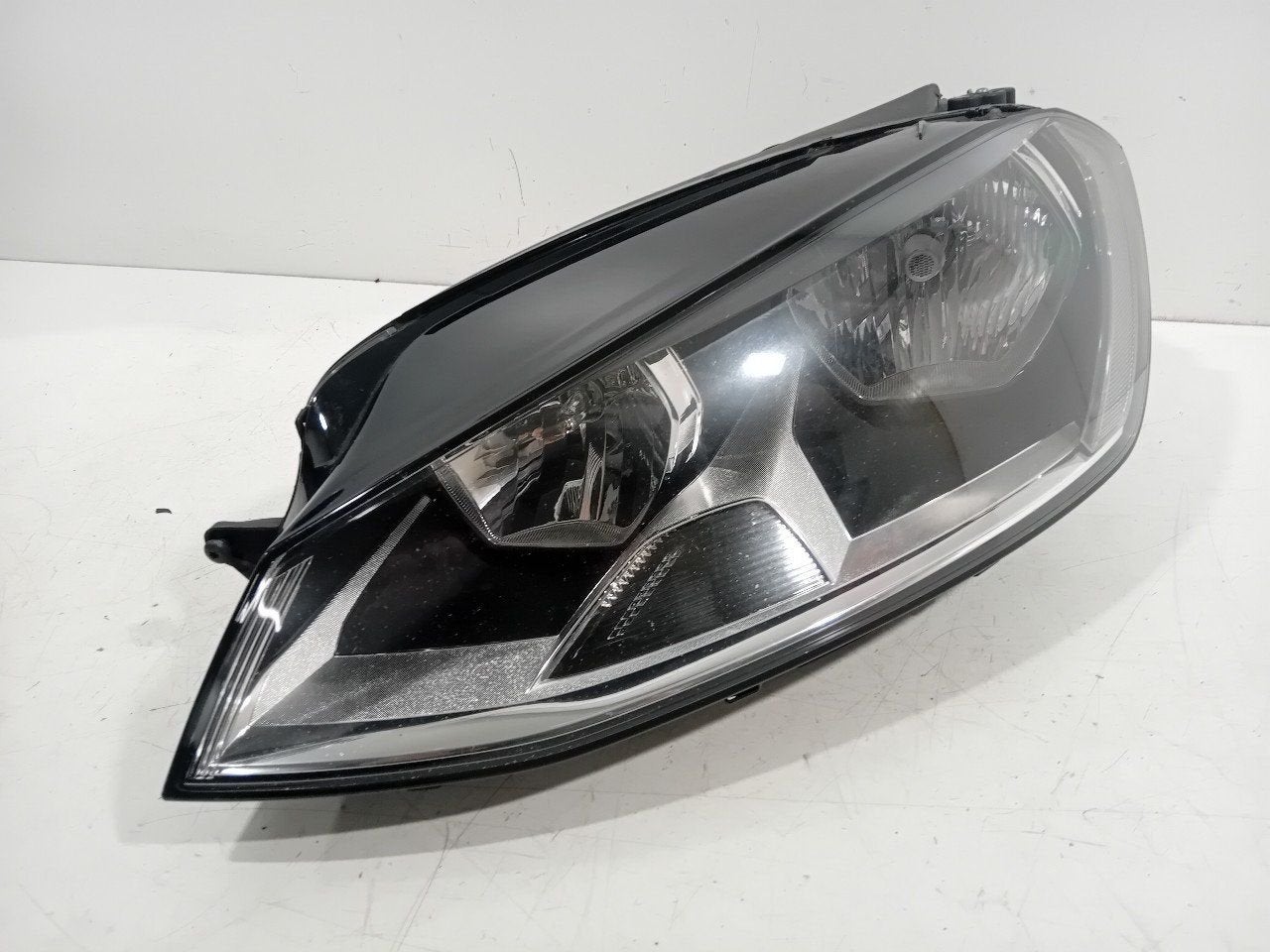 Koplamp links Volkswagen Golf, Onderdelen@venauto.nl, Van der Ven Autorecycling B.V., Gebruikt, Ettenseweg 76, 4706 PB Roosendaal, The Netherlands