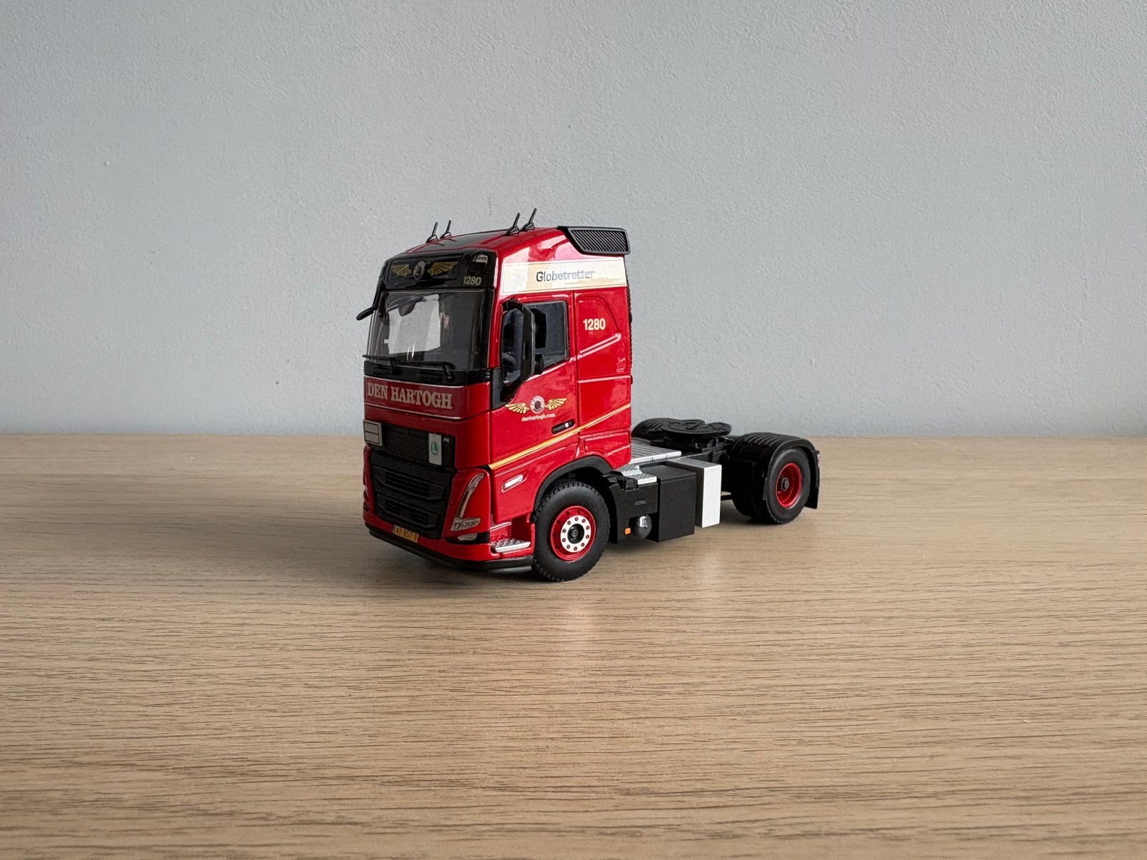 Wsi Trekker VOLVO FH5 GLOBETROTTER Den Hartogh Logistics, Ophalen of Verzenden, Nieuw, Bus of Vrachtwagen, Wsi