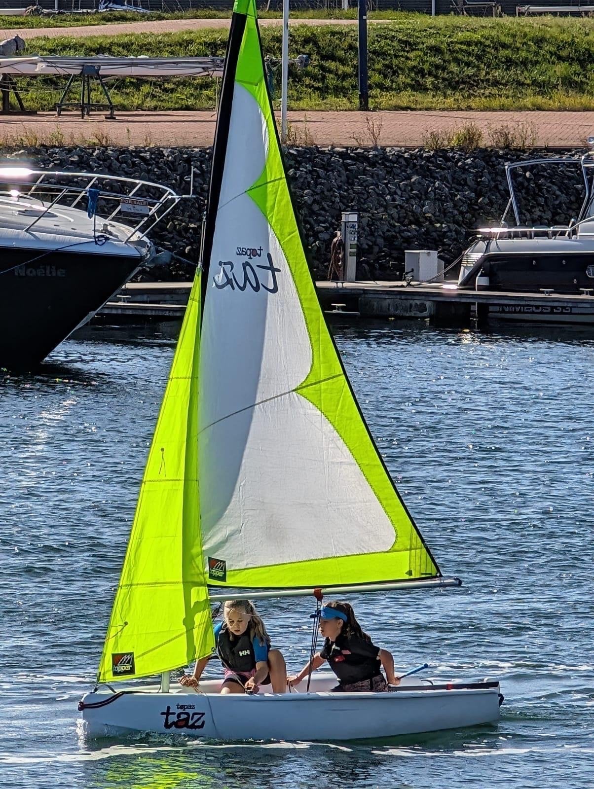 Topper Taz compleet met strandtrailer en bijna nieuwe zeilen, Watersport en Boten, Open zeilboten, Zo goed als nieuw, Topper, Jol