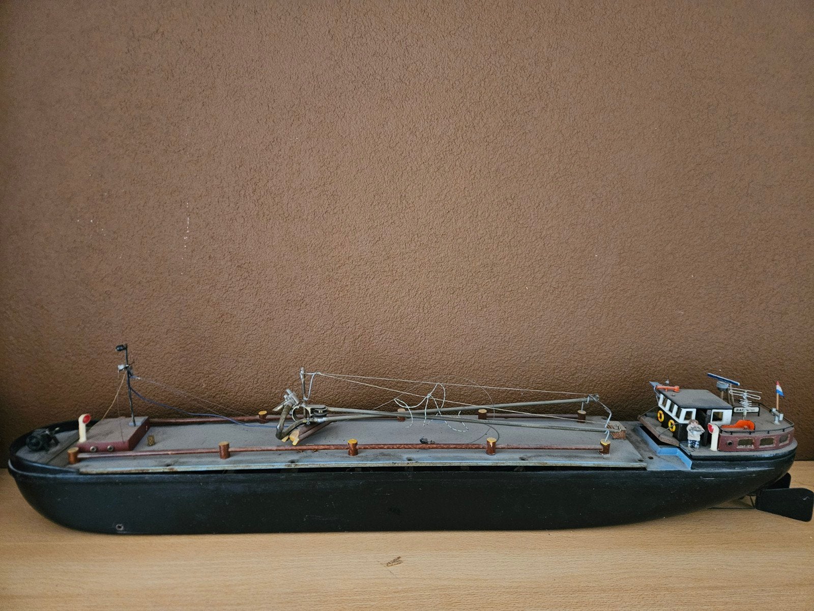 Oude modelbouw boot 'RATRA-85' met motor, Hobby en Vrije tijd, Modelbouw | Boten en Schepen, Ophalen, Gebruikt, Groter dan 1:32