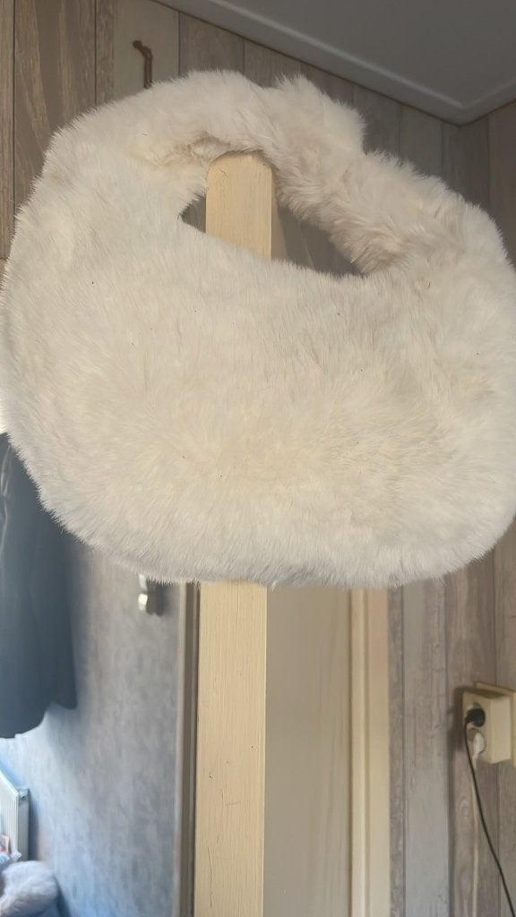 Nieuwe faux fur handtassen  dames – Wit & Beige, Ophalen of Verzenden, Nieuw, Beige