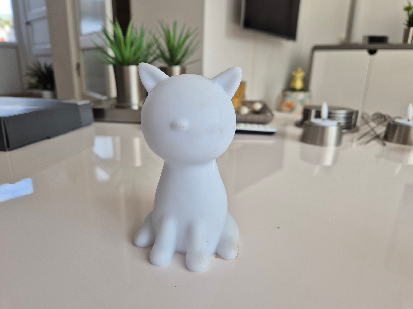 3 Nieuwe witte kunststof kattenbeeldjes, Ophalen of Verzenden, Nieuw, Dier