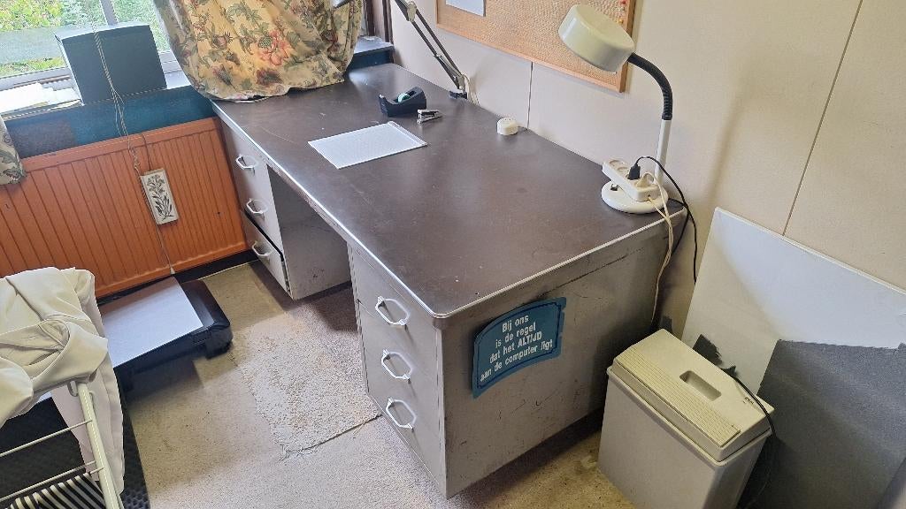 Stalen bureau, Huis en Inrichting, Ophalen, Gebruikt, 150 cm, Met lades