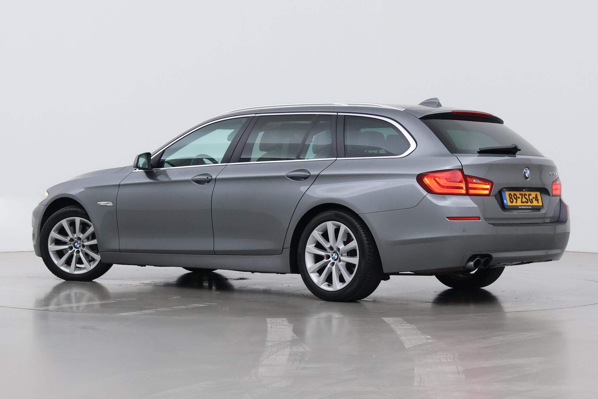 BMW 5-serie Touring 530i Upgrade Edition | Panoramadak | Led, Euro 5, Achterwielaandrijving, Gebruikt, Zwart