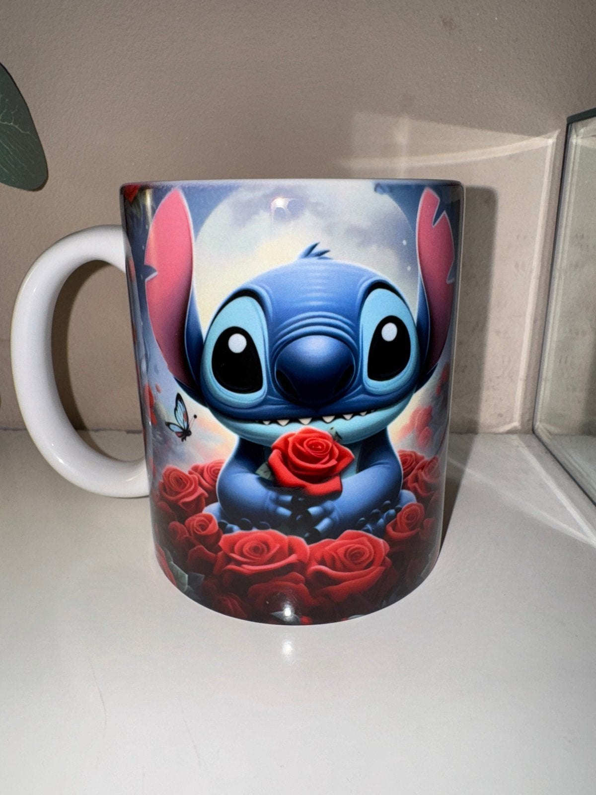 Nieuwe Stitch mok met rozen - Leuk cadeau!, Overige typen, Nieuw, Ophalen of Verzenden, Steen/keramiek
