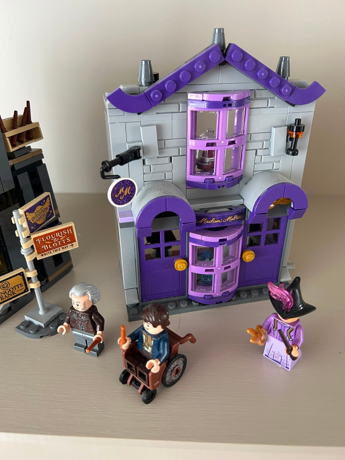 LEGO Harry Potter Wegisweg - Olivander's en Madame Malkin's, Ophalen of Verzenden, Zo goed als nieuw