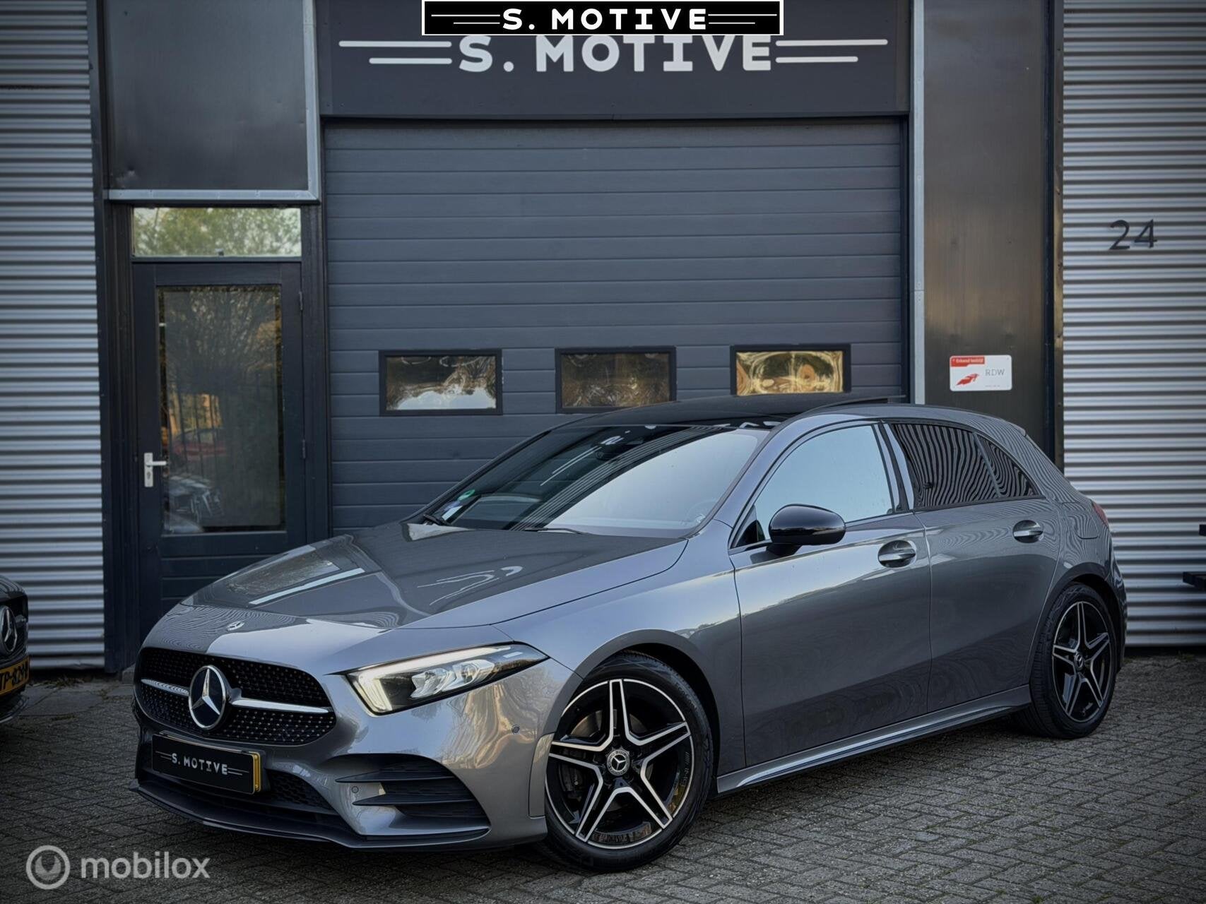 Mercedes A-klasse 180 Business Solution AMG Night Pano NL Au, Dealer onderhouden, 136 pk, Gebruikt, 4 cilinders