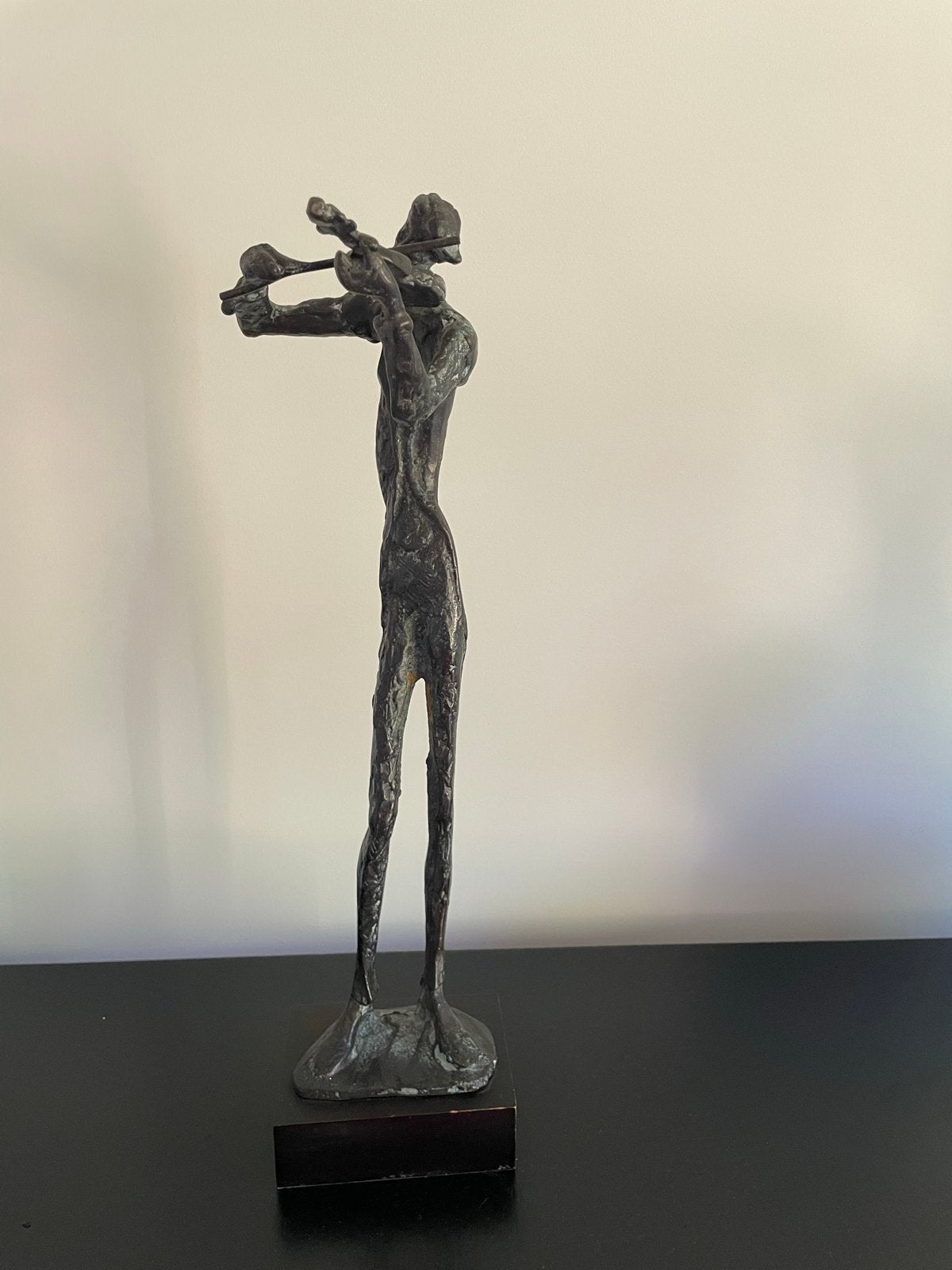 Bronzen beeld van een violist - Modern abstract, Ophalen of Verzenden, 20 - 50 cm, Beeld, Bruin