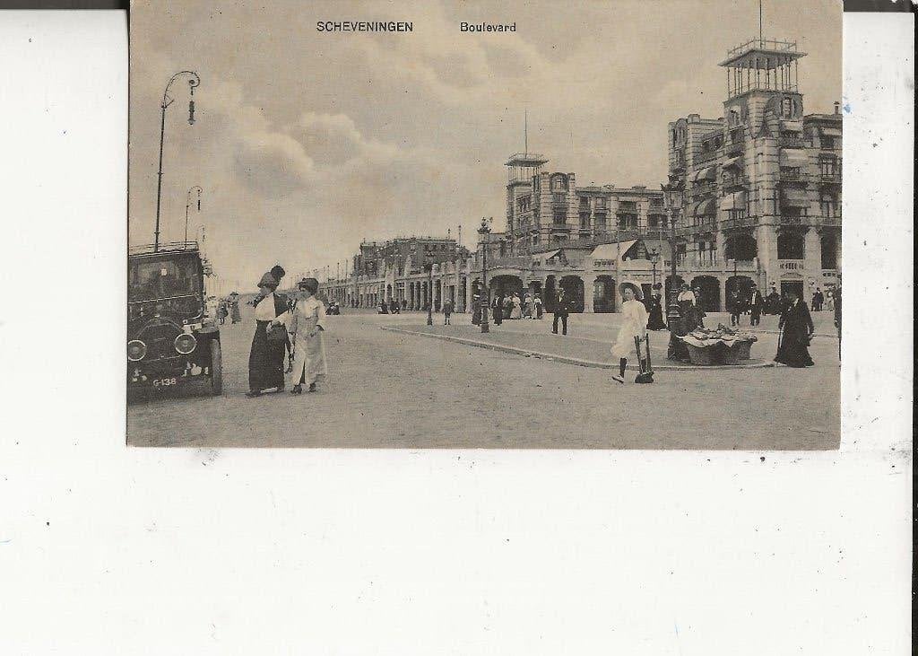 Scheveningen Boulevard met Ford en straatverkoper 1917, Ophalen of Verzenden, Voor 1920, Ongelopen, Zuid-Holland